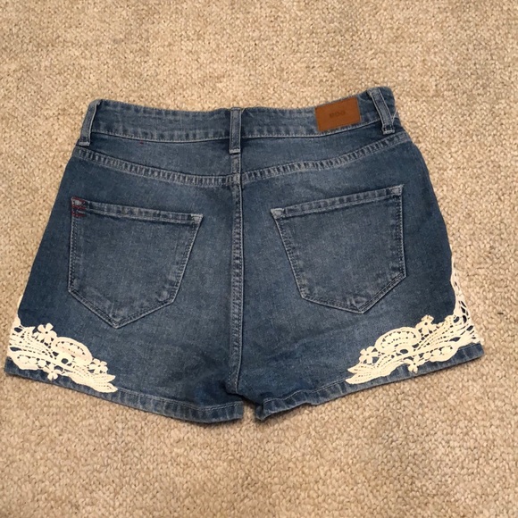 Urban Outfitter Crotchet sides shorts - Picture 2 of 2
